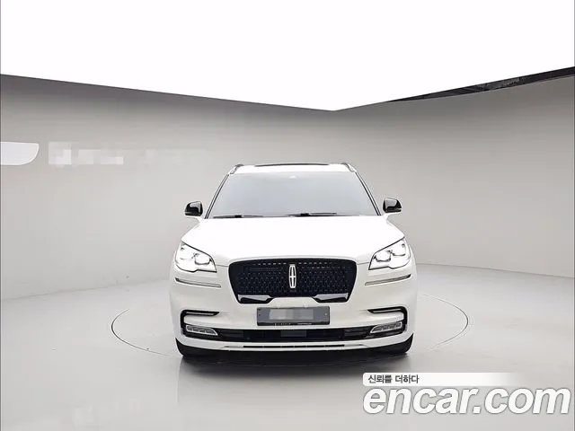 Lincoln Aviator 2nd Gen — Фото автомобиля 3