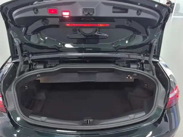 Mercedes-Benz E-Class — Фото автомобиля 23