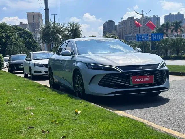 BYD Qin L — Фото автомобиля 14