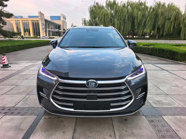 Фотография автомобиля — BYD Tang