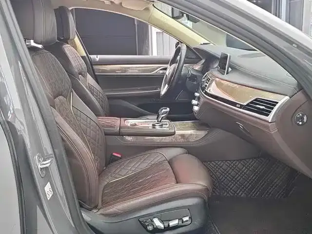 BMW 7 Series — Фото автомобиля 18