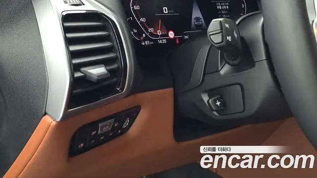 BMW 8 Series G15 — Фото автомобиля 28