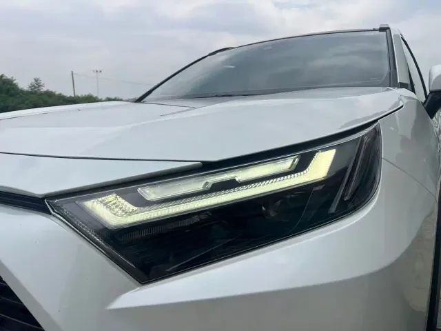 Toyota RAV4 — Фото автомобиля 12