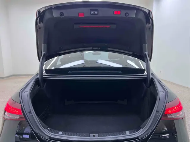 Mercedes-Benz E-Class — Фото автомобиля 24