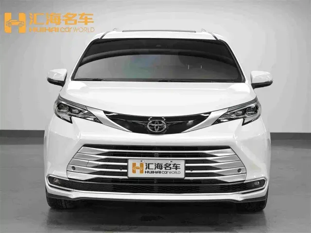 Toyota Toyota Sienna 2021 2.5L Hybrid Ultimate Edition — Фото автомобиля 2