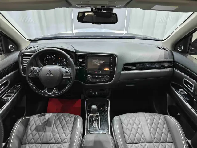 Mitsubishi Outlander — Фото автомобиля 13