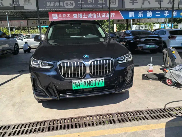 BMW iX3 — Фото автомобиля 2