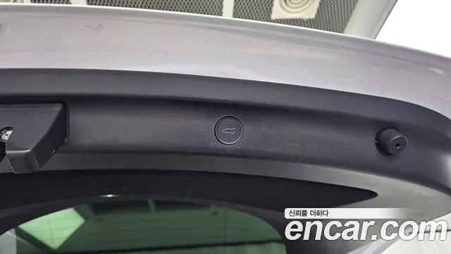 Tesla Model Y — Фото автомобиля 27