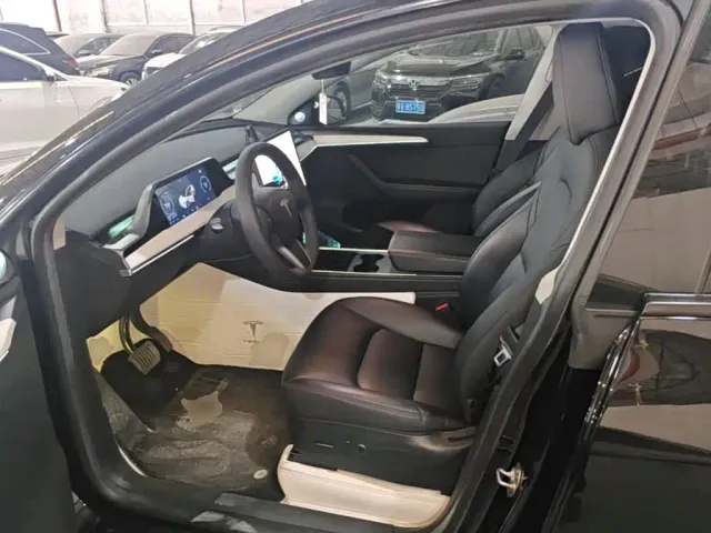 Tesla Model Y — Фото автомобиля 14
