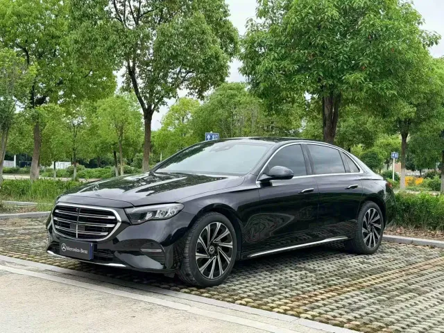 Mercedes-Benz E-Class — Фото автомобиля 3