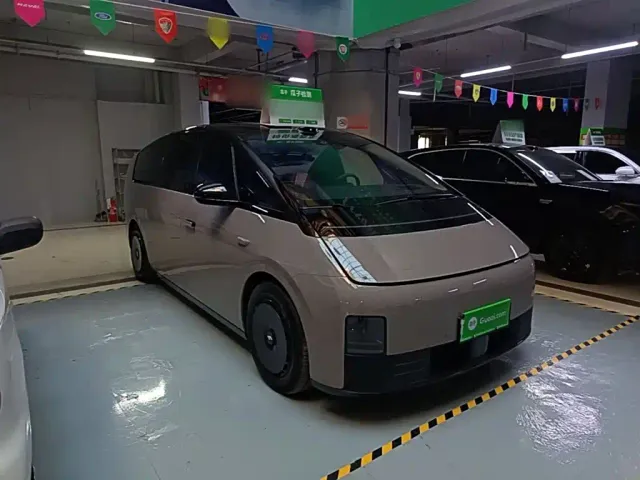 Li Auto MEGA — Фото автомобиля 3