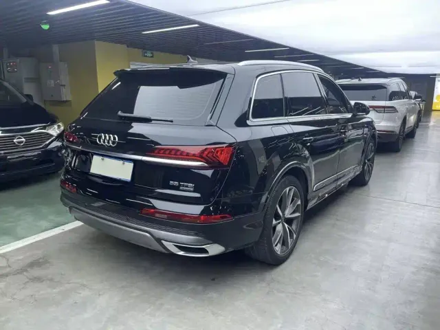 Audi Q7 — Фото автомобиля 4