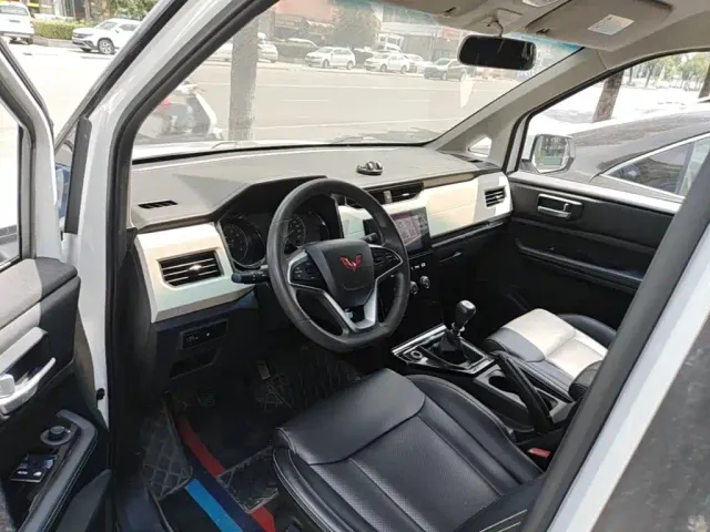 Wuling Zhengcheng — Фото автомобиля 15