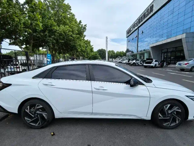 Hyundai Elantra — Фото автомобиля 5