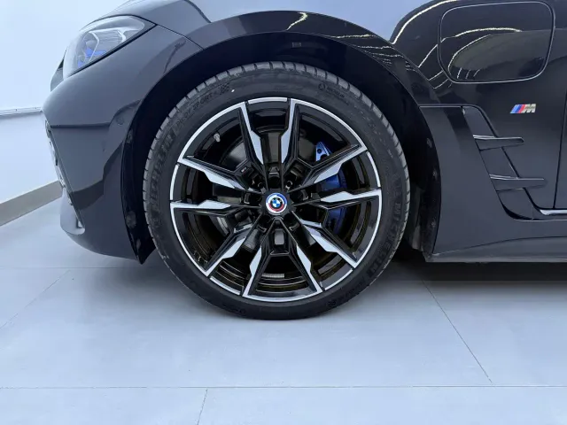 BMW i4 — Фото автомобиля 9
