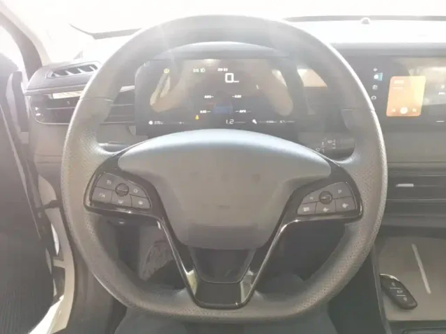 Roewe i5 — Фото автомобиля 10