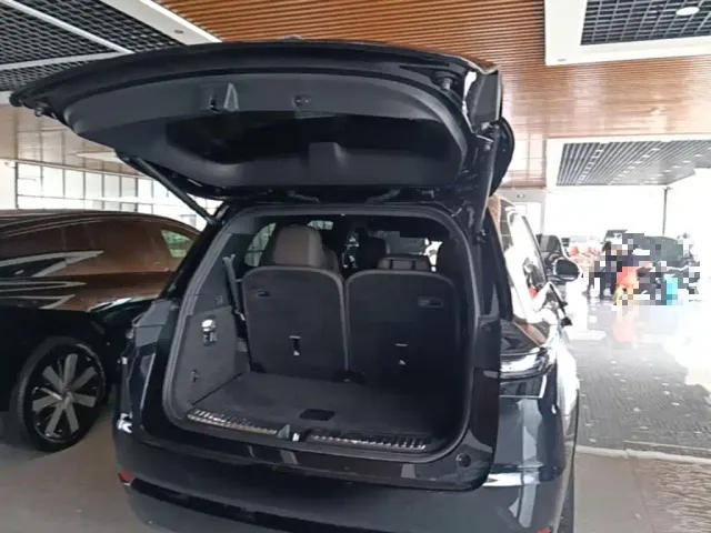 Li Auto L9 — Фото автомобиля 18