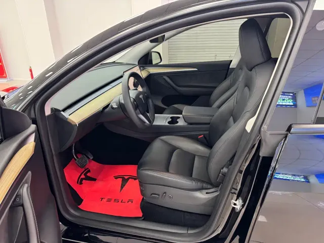 Tesla Model Y — Фото автомобиля 8