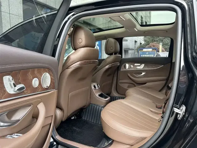 Mercedes-Benz E-Class — Фото автомобиля 6