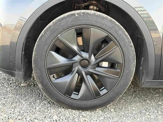 Tesla Model Y — Фото автомобиля 14