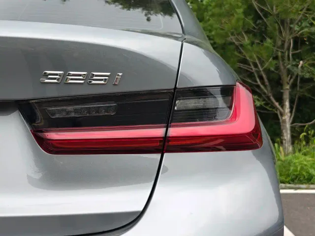BMW 3 Series — Фото автомобиля 9
