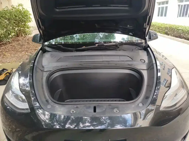Tesla Model Y — Фото автомобиля 19