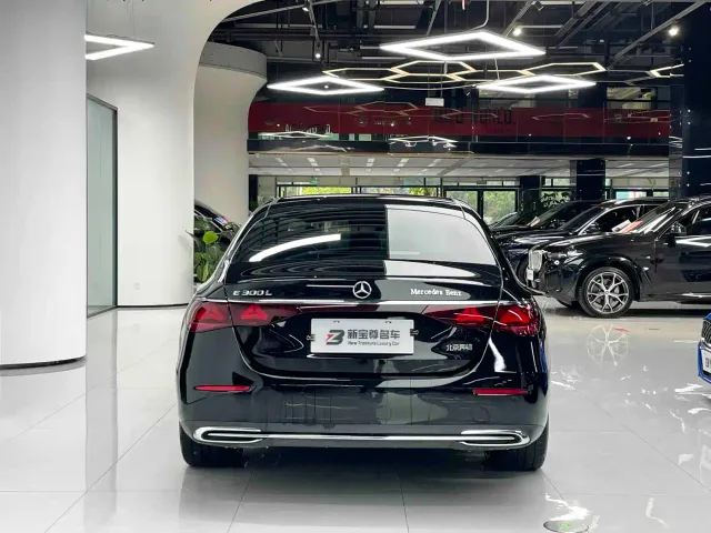 Mercedes-Benz E-Class — Фото автомобиля 11