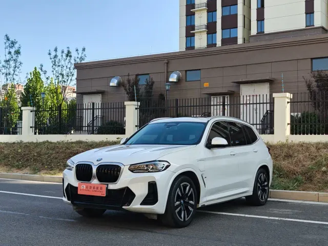 Фотография автомобиля — BMW iX3