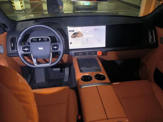Li Auto L8 — Фото автомобиля 5