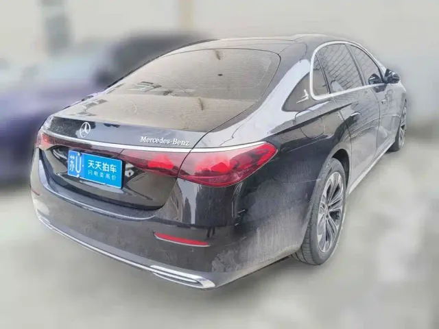 Mercedes-Benz E-Class — Фото автомобиля 2