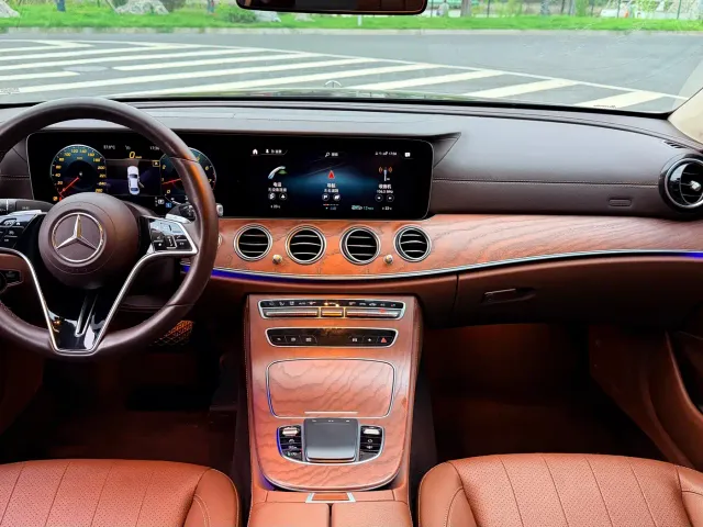 Mercedes-Benz E-Class — Фото автомобиля 6