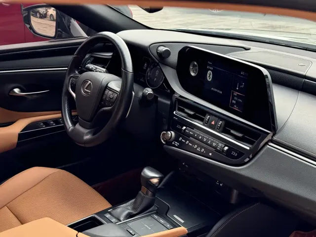 Lexus ES — Фото автомобиля 13