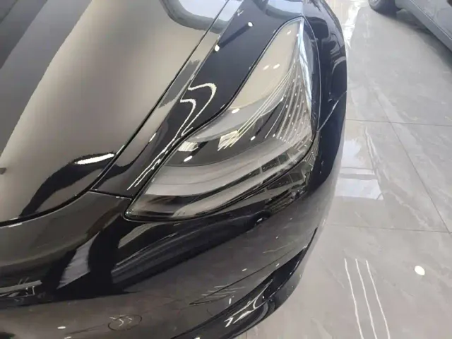 Tesla Model 3 — Фото автомобиля 23