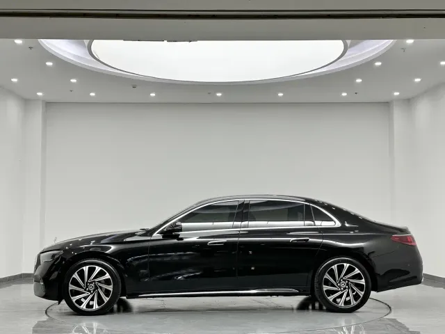 Mercedes-Benz E-Class — Фото автомобиля 5