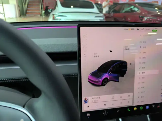 Tesla Model Y L — Фото автомобиля 13
