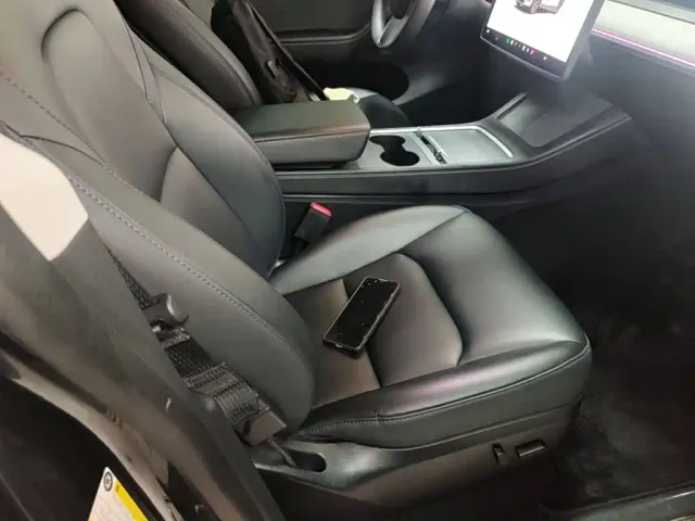 Tesla Model Y — Фото автомобиля 24