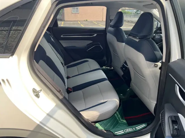 Geely Emgrand — Фото автомобиля 6
