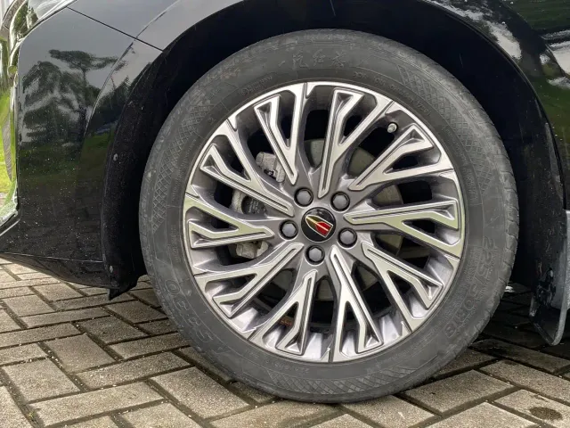 Hongqi H5 — Фото автомобиля 25