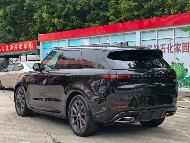 Land Rover Range Rover Sport — Фото автомобиля 9