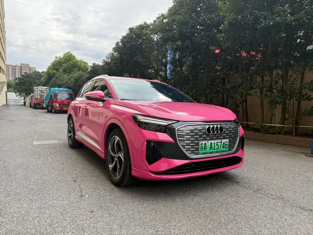 Audi Q4 e-tron — Фото автомобиля 3