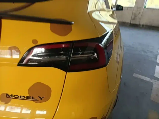 Tesla Model Y — Фото автомобиля 7