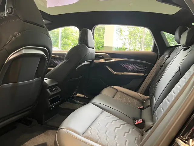 Audi A6L e-tron — Фото автомобиля 11