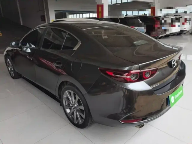 Mazda Axela — Фото автомобиля 4
