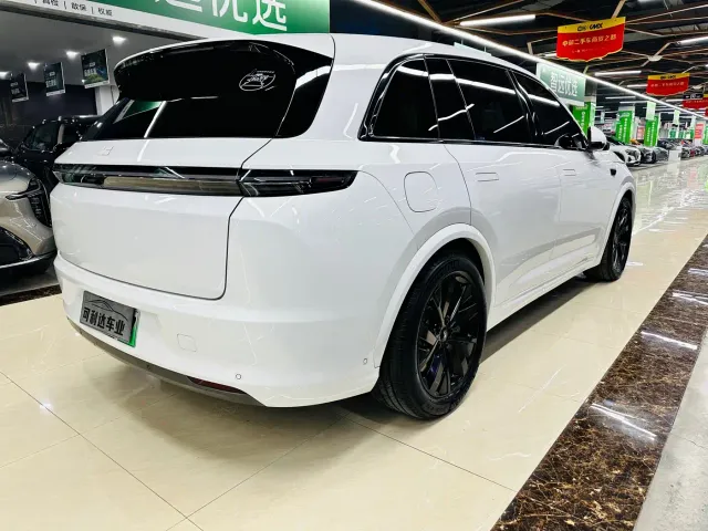 Li Auto L7 — Фото автомобиля 4