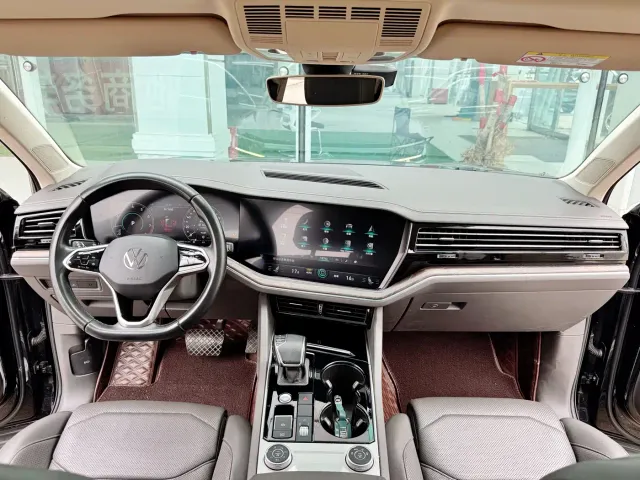 Volkswagen Touareg — Фото автомобиля 12