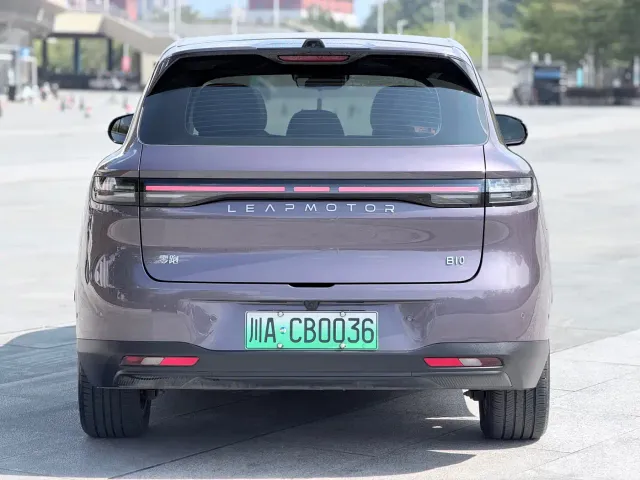 Leapmotor B10 — Фото автомобиля 5
