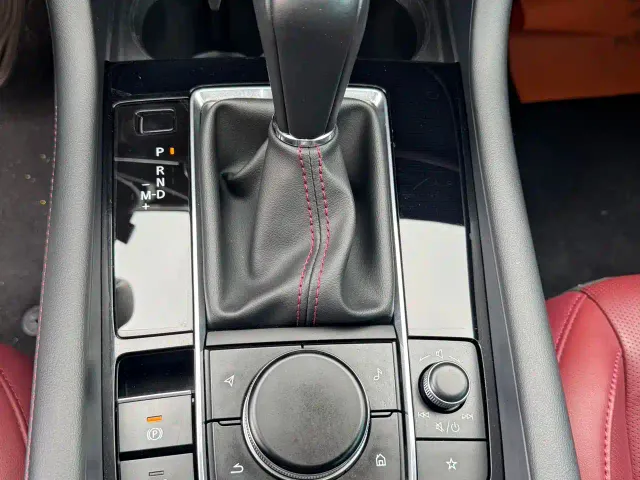 Mazda Axela — Фото автомобиля 17