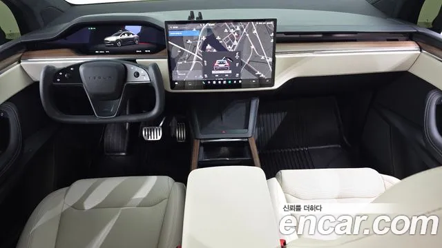 Tesla Model X — Фото автомобиля 10