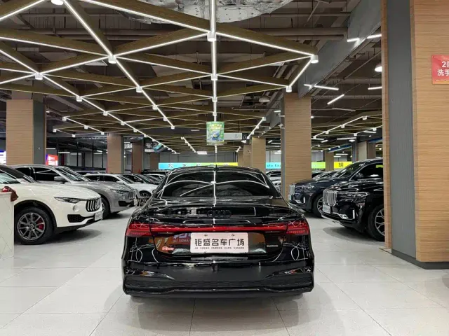 Audi A7L — Фото автомобиля 11