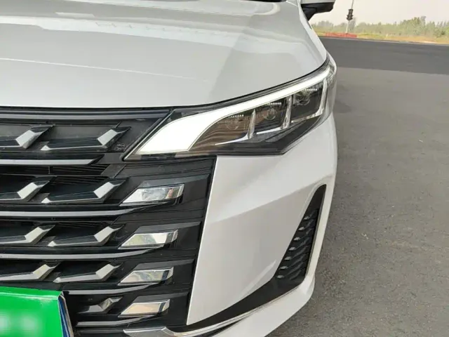 GAC Trumpchi M6 — Фото автомобиля 23